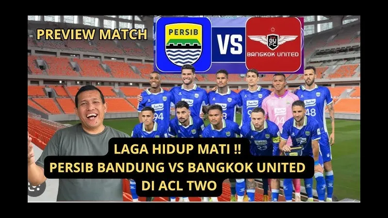 Hình ảnh cầu thủ Persib Bandung tung cú sút mạnh vào khung thành của Bangkok Utd