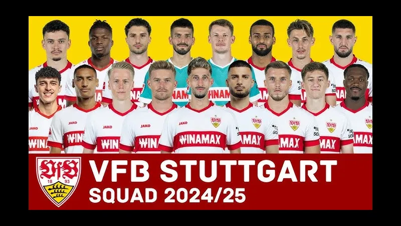 Cầu thủ Celtic và Stuttgart đua tranh quả bóng trên sân cỏ