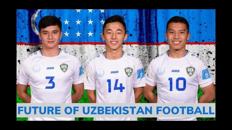 Cầu thủ Uzbekistan và Gabon tranh chấp quả bóng trên sân
