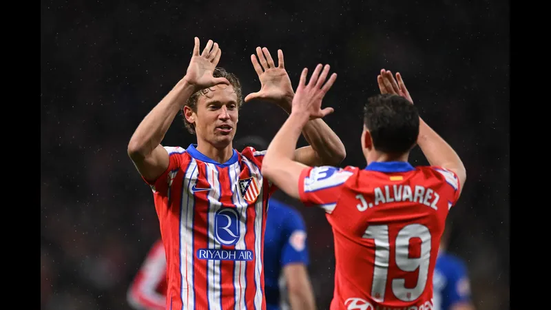 Cầu thủ Atletico Madrid tiếp tục tấn công khiến Arsenal phải đối diện với áp lực lớn